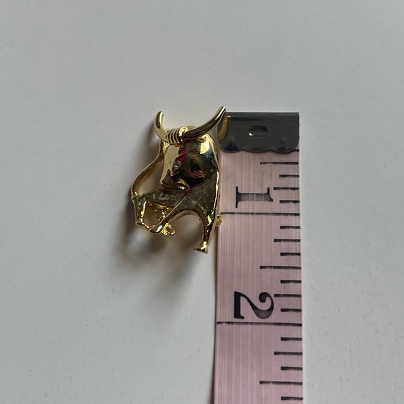 Gold Toned Bull Brooch - Picture 6 of 6